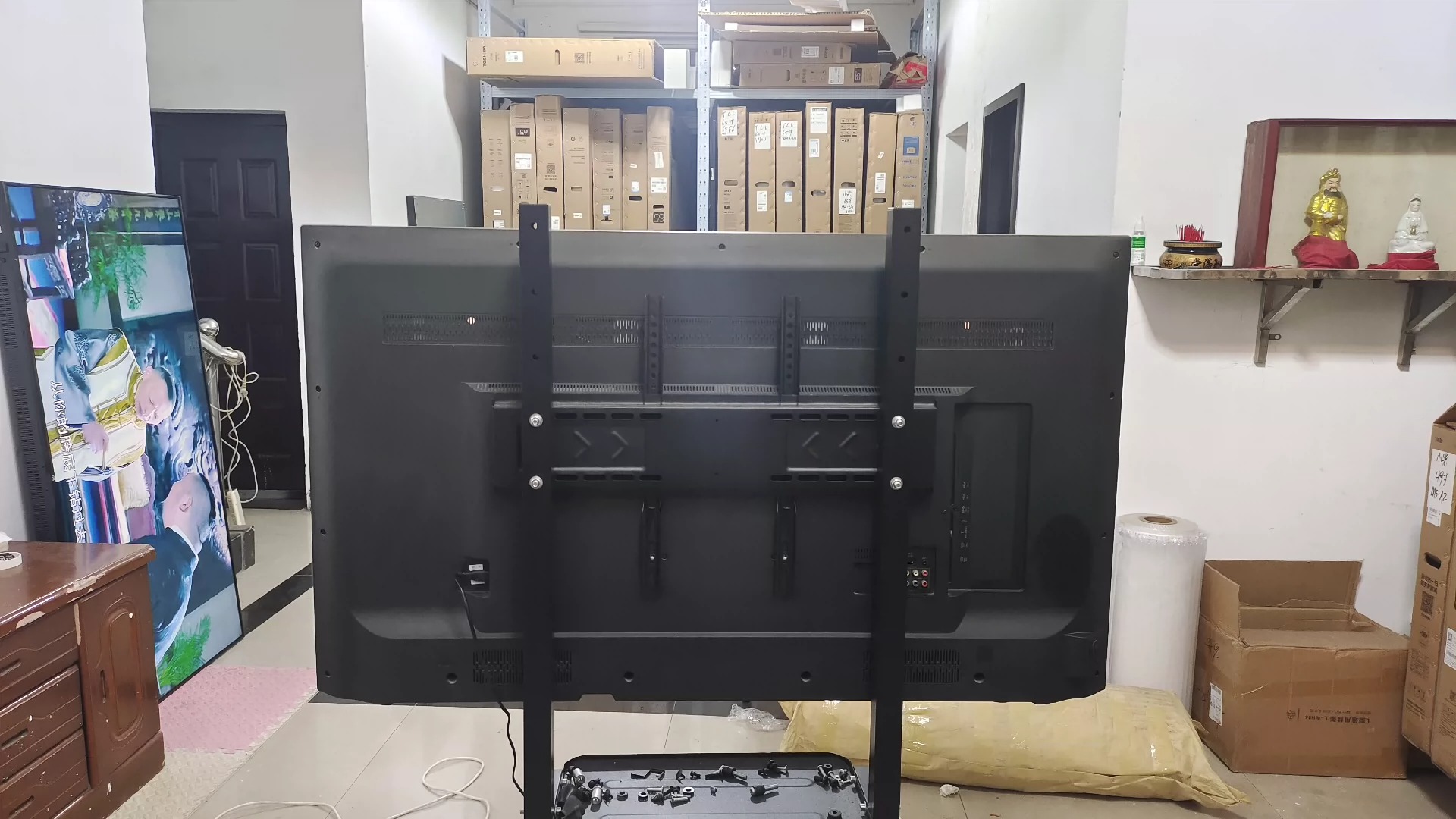 便宜出二手海信55寸4K智能电视 个人闲置电视 ，型号 Led55K5100U 低价出 电视配置： 此款海信电视具备 4K 分辨率，呈现出的画面细节丰富、色彩饱